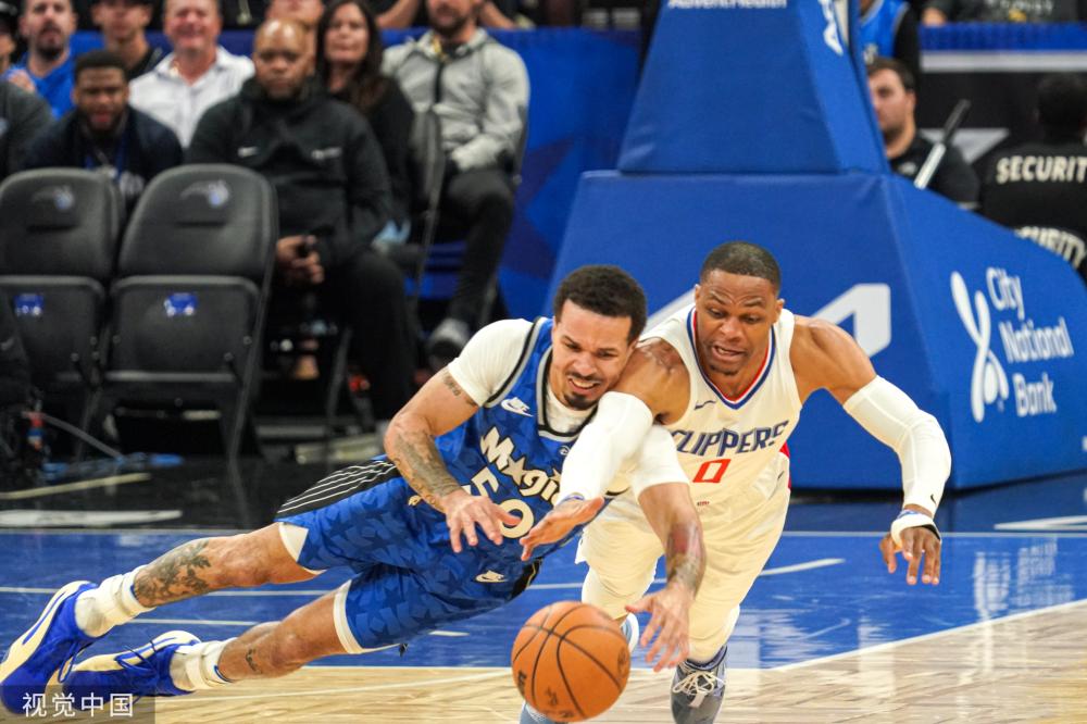 首发名单揭 首发名单揭